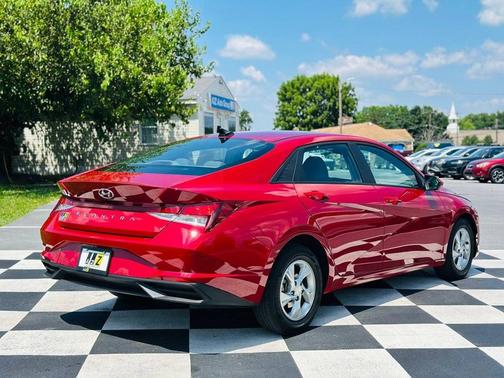 2023 Hyundai ELANTRA SE