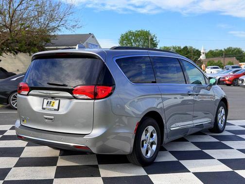 Billet Silver Metallic Clearcoat 2017 Chrysler Pacifica Touring-L