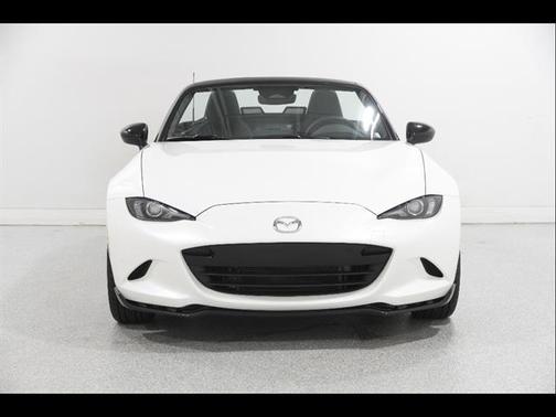 Snowflake White Pearl 2024 Mazda MX-5 Miata Club