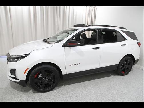 Iridescent Pearl Tricoat 2024 Chevrolet Equinox Premier
