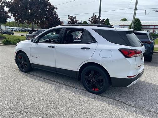 Iridescent Pearl Tricoat 2024 Chevrolet Equinox Premier