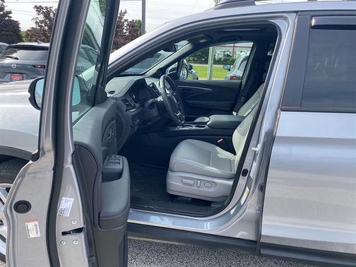 Lunar Silver Metallic 2024 Honda Passport EX-L