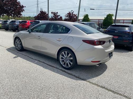 Platinum Quartz Metallic 2024 Mazda Mazda3 FWD w/Preferred Package