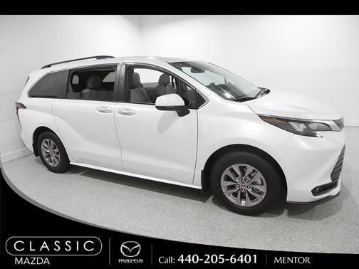 2026 Toyota Sienna XLE 8 Passenger