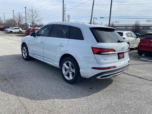 2023 Audi Q7 45 Premium