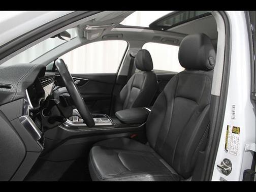 2023 Audi Q7 45 Premium