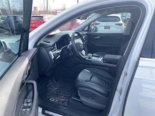2023 Audi Q7 45 Premium