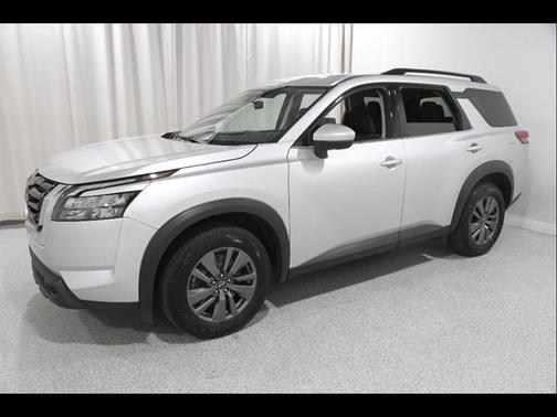Brilliant Silver Metallic 2024 Nissan Pathfinder SV