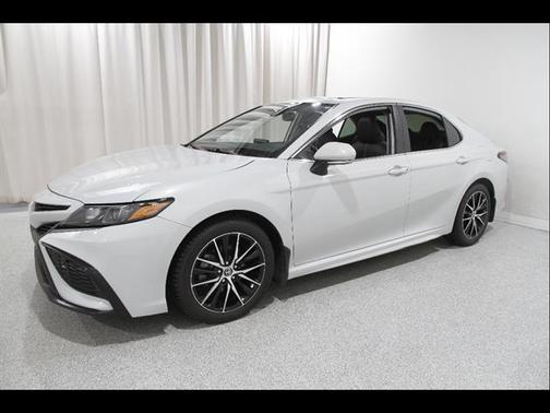 White 2023 Toyota Camry SE