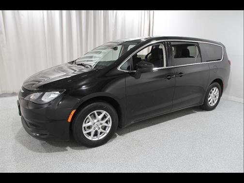 2024 Chrysler Voyager LX