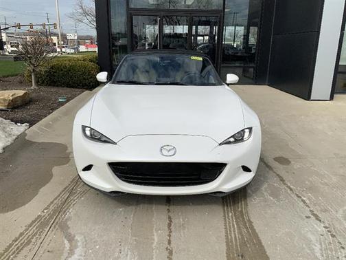 Snowflake White Pearl Mica 2026 Mazda MX-5 Miata GRAND TOURING
