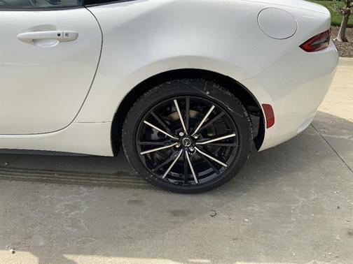 Snowflake White Pearl Mica 2026 Mazda MX-5 Miata GRAND TOURING