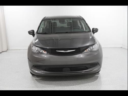 Granite Crystal Clearcoat Metallic 2023 Chrysler Voyager LX