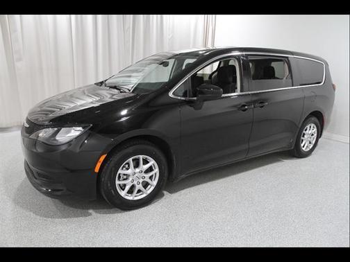 2024 Chrysler Voyager LX