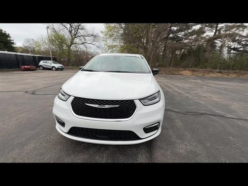 2024 Chrysler Pacifica Touring-L