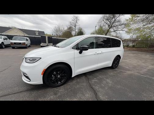 2024 Chrysler Pacifica Touring-L