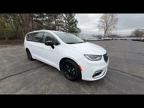 2024 Chrysler Pacifica Touring-L