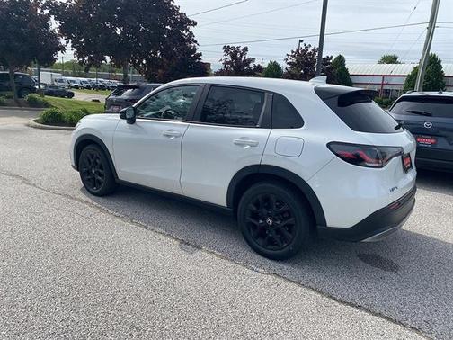 White 2024 Honda HR-V Sport