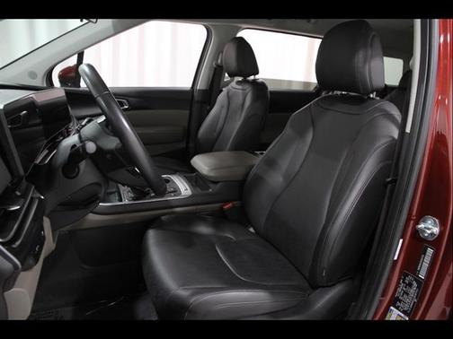 Flare Red 2025 Kia Carnival LXS