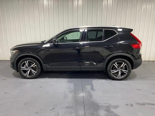 2023 Volvo XC40 B5 Plus Bright Theme