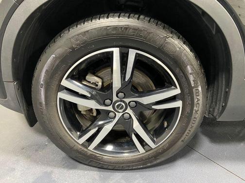 2023 Volvo XC40 B5 Plus Bright Theme