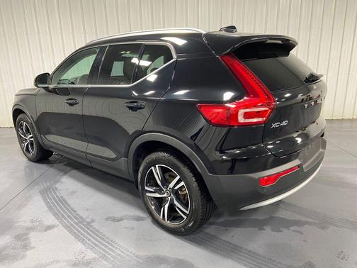 2023 Volvo XC40 B5 Plus Bright Theme