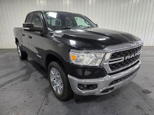 Diamond Black Crystal Pearlcoat 2022 RAM 1500 Big Horn/Lone Star