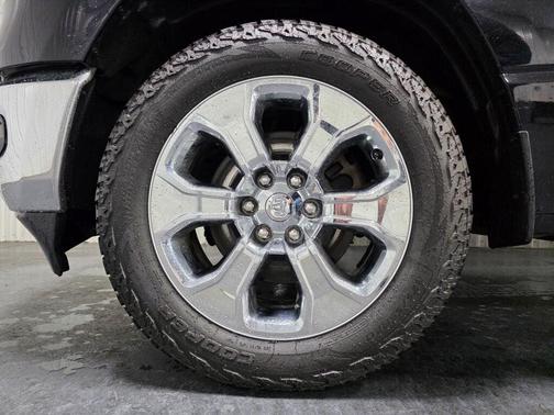 Diamond Black Crystal Pearlcoat 2022 RAM 1500 Big Horn/Lone Star