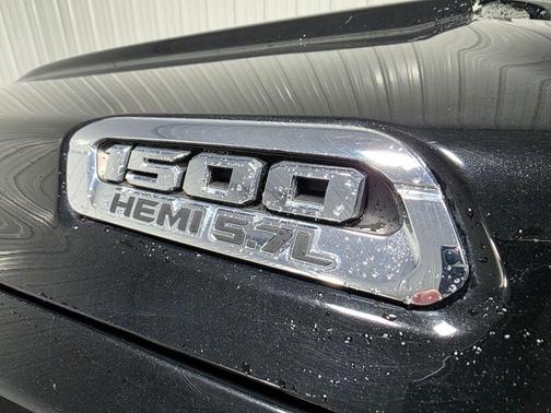 Diamond Black Crystal Pearlcoat 2022 RAM 1500 Big Horn/Lone Star