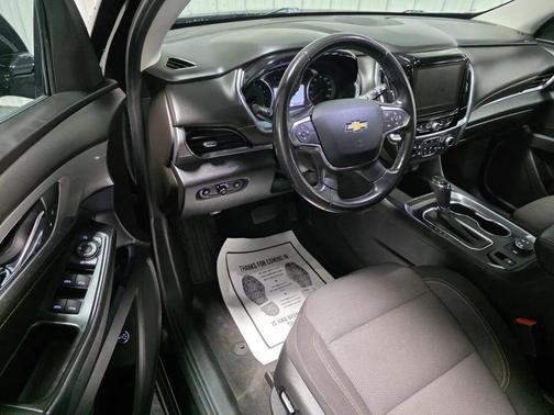 Mosaic Black Metallic 2020 Chevrolet Traverse LT Cloth