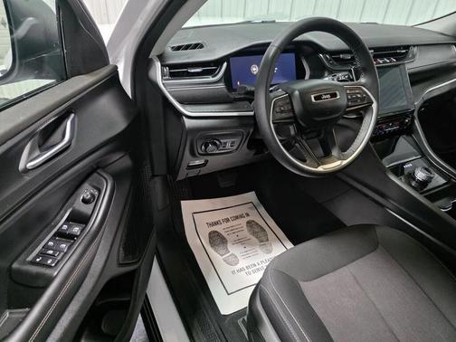 Bright White Clearcoat 2024 Jeep Grand Cherokee Laredo