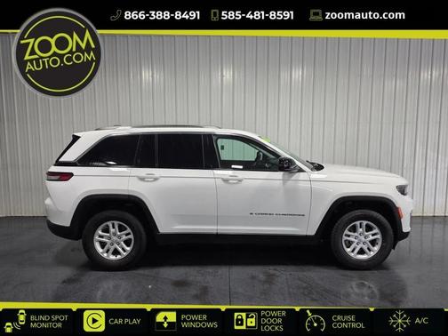 Bright White Clearcoat 2024 Jeep Grand Cherokee Laredo