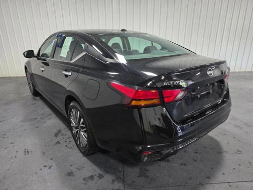 Super Black 2023 Nissan Altima 2.5 SV