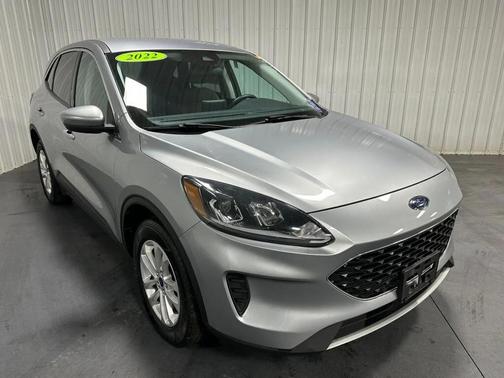Iconic Silver Metallic 2021 Ford Escape SE