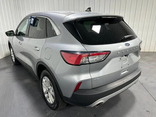 Iconic Silver Metallic 2021 Ford Escape SE