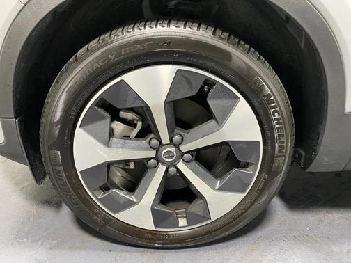 2024 Volvo XC40 B5 Plus Bright Theme