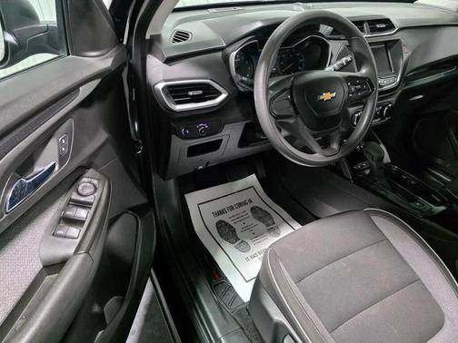 Mosaic Black Metallic 2021 Chevrolet Trailblazer LS