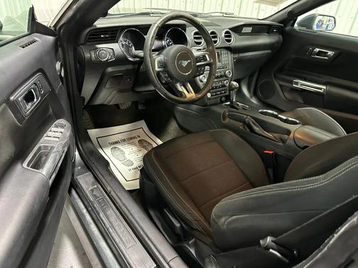 2016 Ford Mustang V6