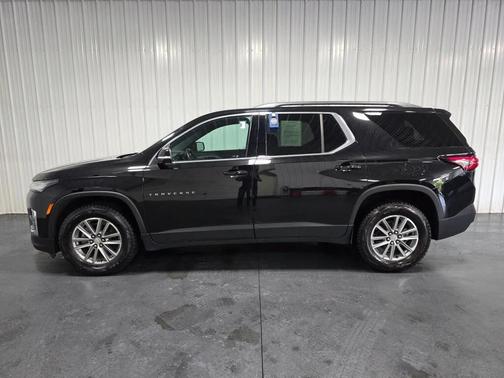 Mosaic Black Metallic 2023 Chevrolet Traverse LT Cloth
