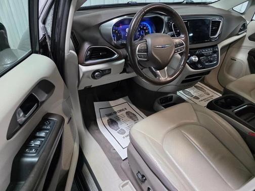 Gray 2019 Chrysler Pacifica Touring L