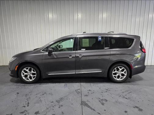 Gray 2019 Chrysler Pacifica Touring L