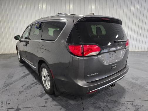 Gray 2019 Chrysler Pacifica Touring L