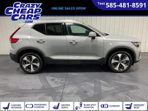 2025 Volvo XC40 B5 Plus Bright Theme