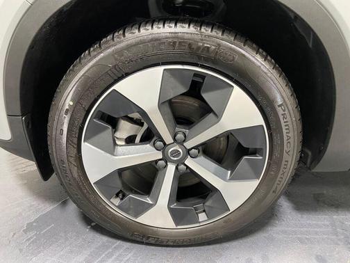 2025 Volvo XC40 B5 Plus Bright Theme