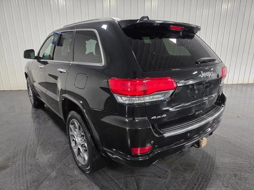 Diamond Black Crystal Pearlcoat 2020 Jeep Grand Cherokee Overland