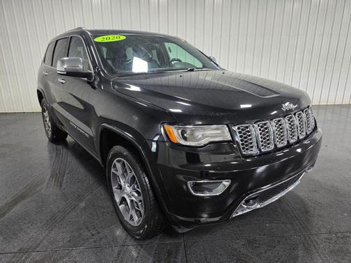 Diamond Black Crystal Pearlcoat 2020 Jeep Grand Cherokee Overland