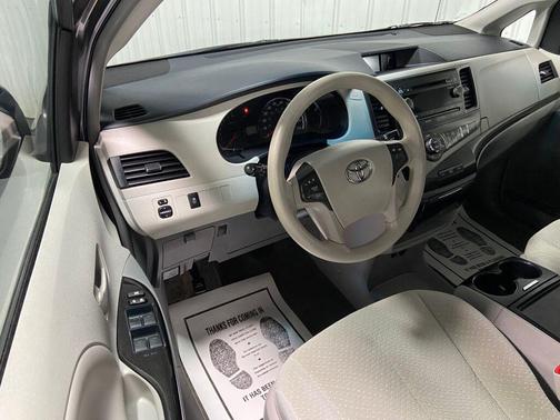 2014 Toyota Sienna LE