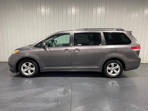2014 Toyota Sienna LE