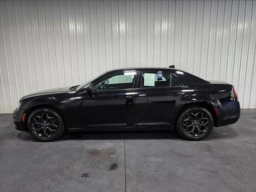Gloss Black 2019 Chrysler 300 Touring