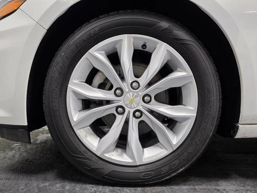 Summit White 2022 Chevrolet Malibu FWD LT